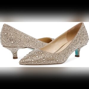 NWB Blue by Betsey Johnson Scout Lt Gold With Kitten‎ Heel 6.5